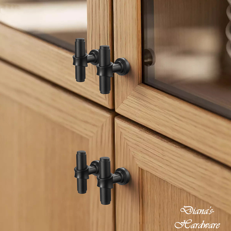Puxadores pretos simples e mod - Restoration Hardware Furniture Used avaliação e preço